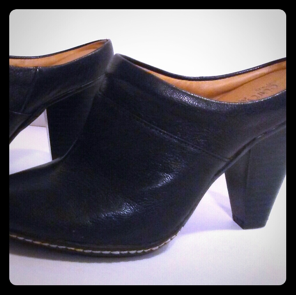 BLACK LEATHER MULES